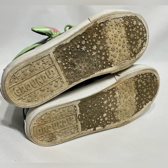 Youth size 3 Disney Mandelorian Grogu Baby Yoda high top sneakers great cond - Picture 7 of 8